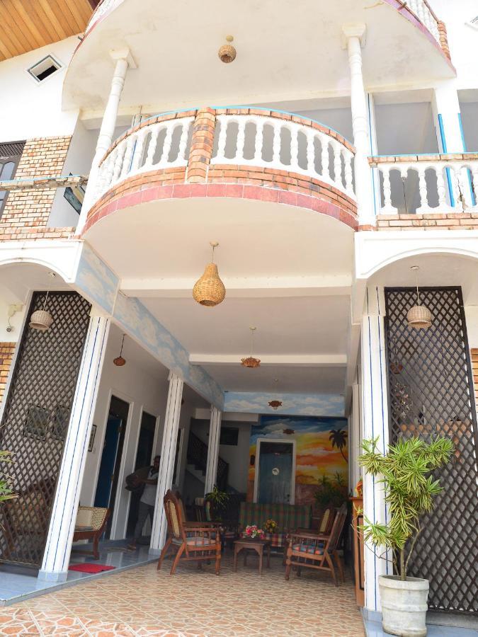 Hotel Happy Tuna Hikkaduwa Eksteriør billede