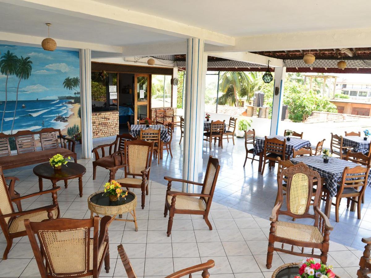 Hotel Happy Tuna Hikkaduwa Eksteriør billede