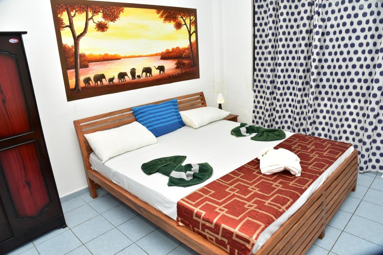 Hotel Happy Tuna Hikkaduwa Eksteriør billede