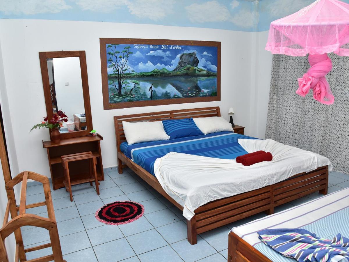Hotel Happy Tuna Hikkaduwa Eksteriør billede
