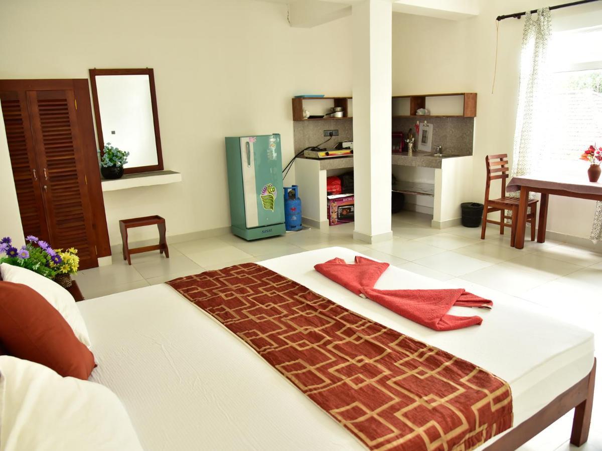 Hotel Happy Tuna Hikkaduwa Eksteriør billede