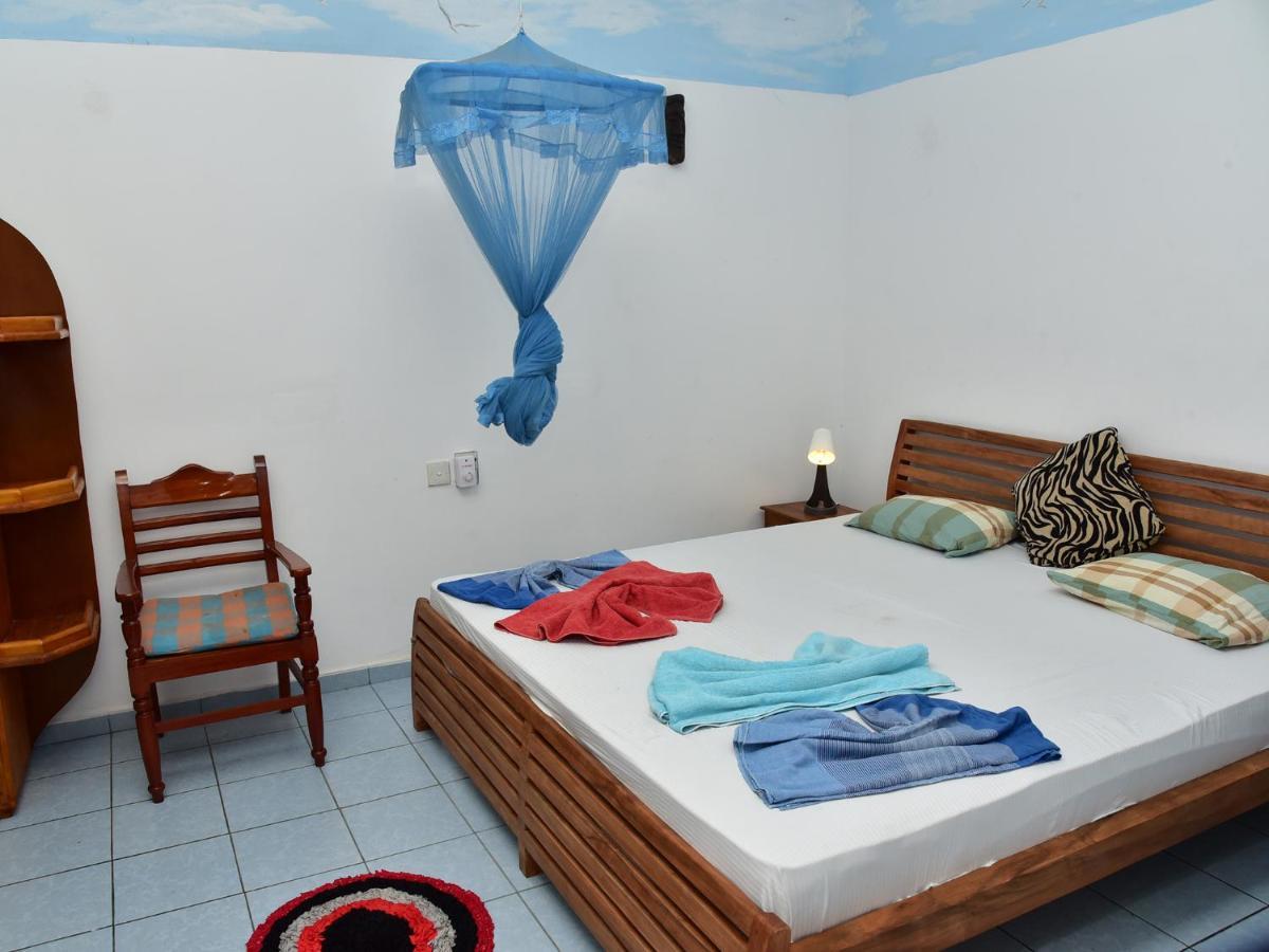 Hotel Happy Tuna Hikkaduwa Eksteriør billede
