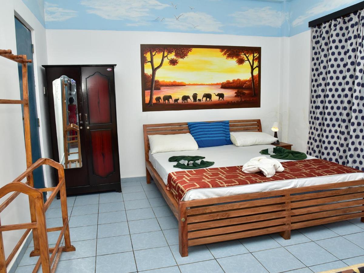 Hotel Happy Tuna Hikkaduwa Eksteriør billede
