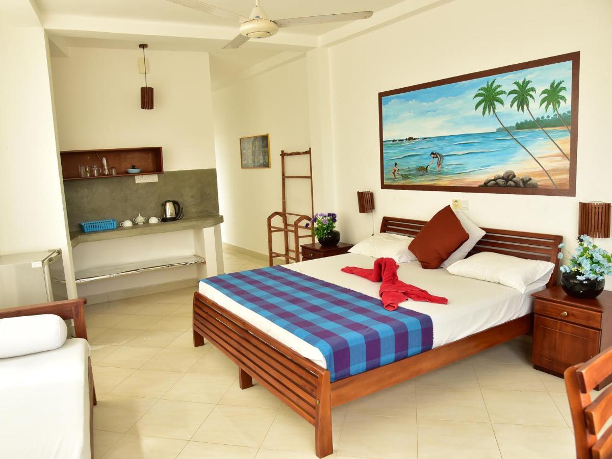 Hotel Happy Tuna Hikkaduwa Eksteriør billede