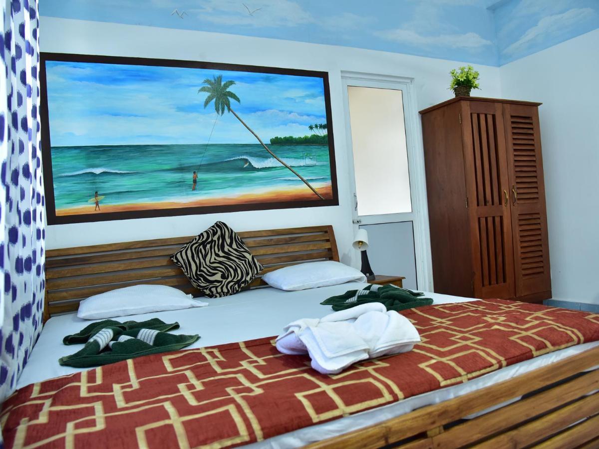 Hotel Happy Tuna Hikkaduwa Eksteriør billede