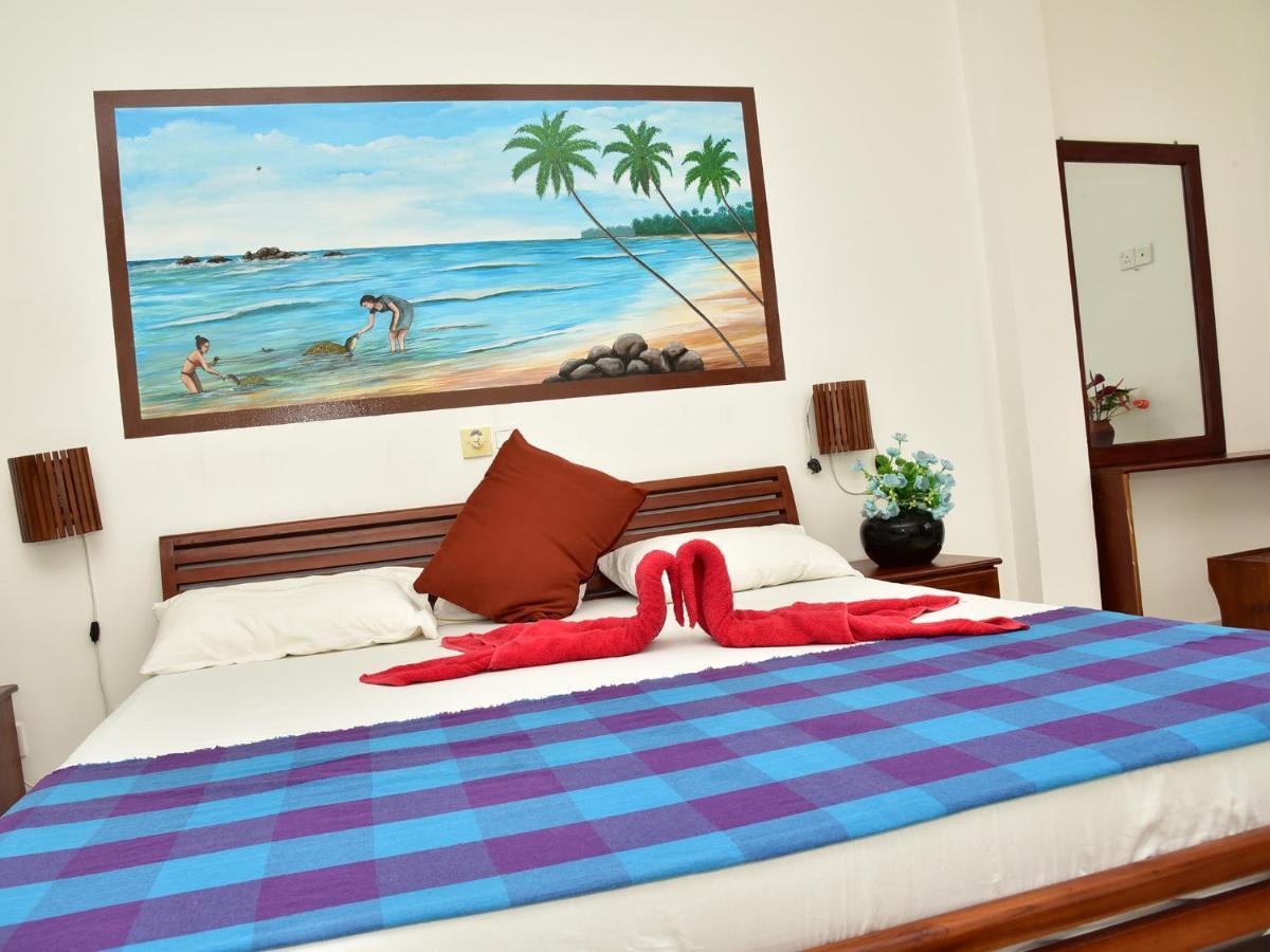 Hotel Happy Tuna Hikkaduwa Eksteriør billede