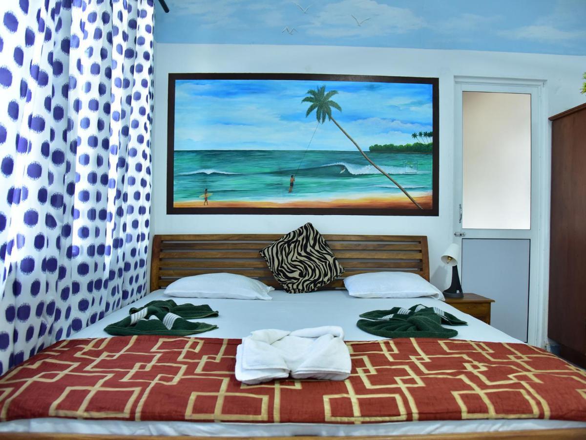 Hotel Happy Tuna Hikkaduwa Eksteriør billede